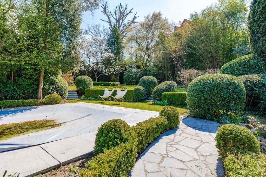 Property photo 2 of 18