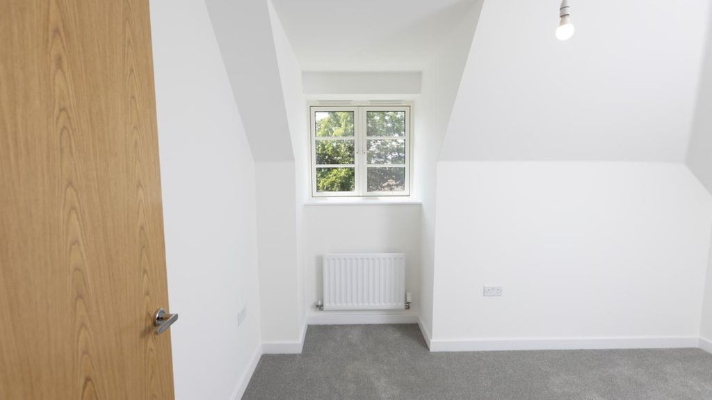 Additional image 18 of 2 bed flat for salePetworth GU28