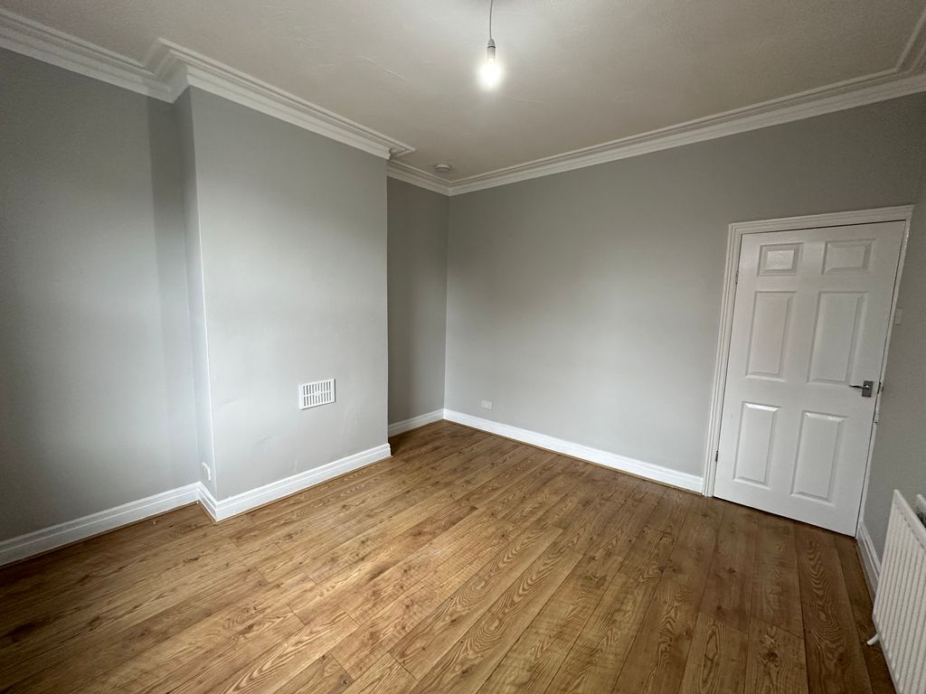 Property photo 3 of 11 Lounge