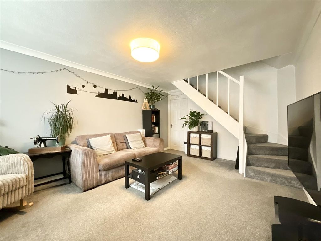 Property photo 2 of 10 Lounge