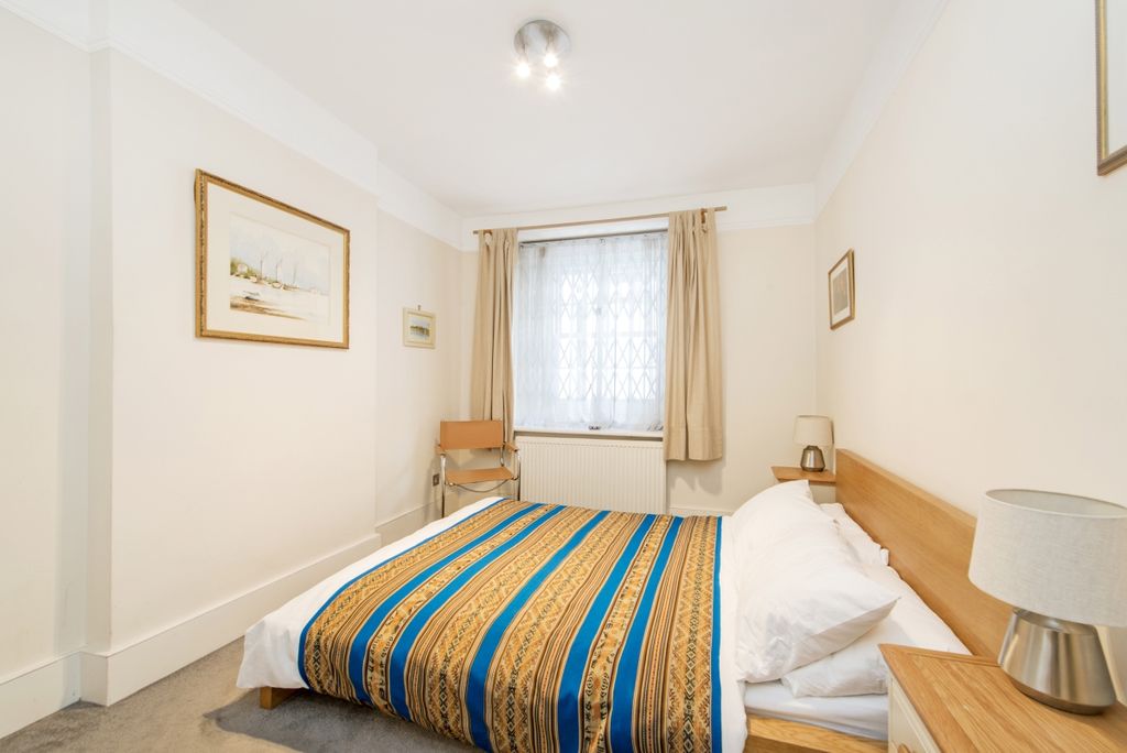 Property photo 2 of 9 Bedroom