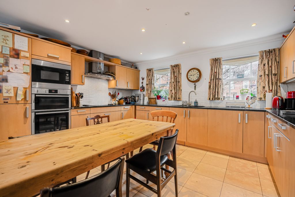 Property photo 3 of 24 Kitchen
