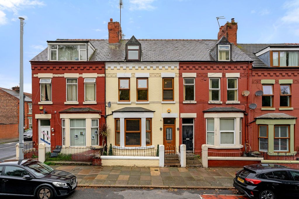 Property photo 1 of 32