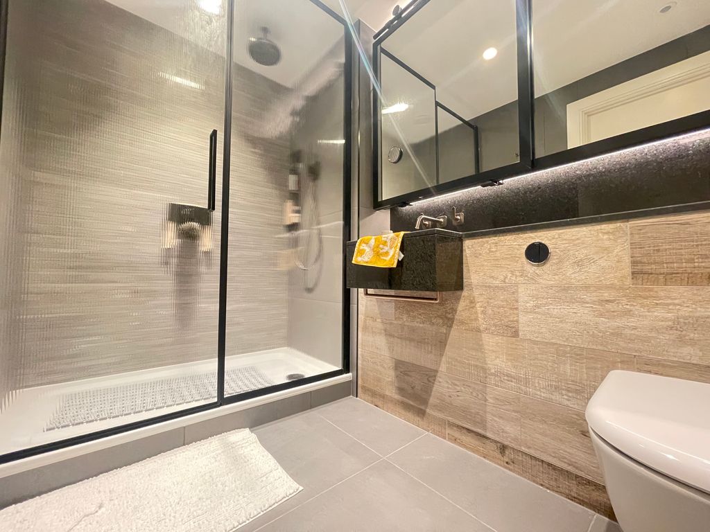 Property photo 3 of 27