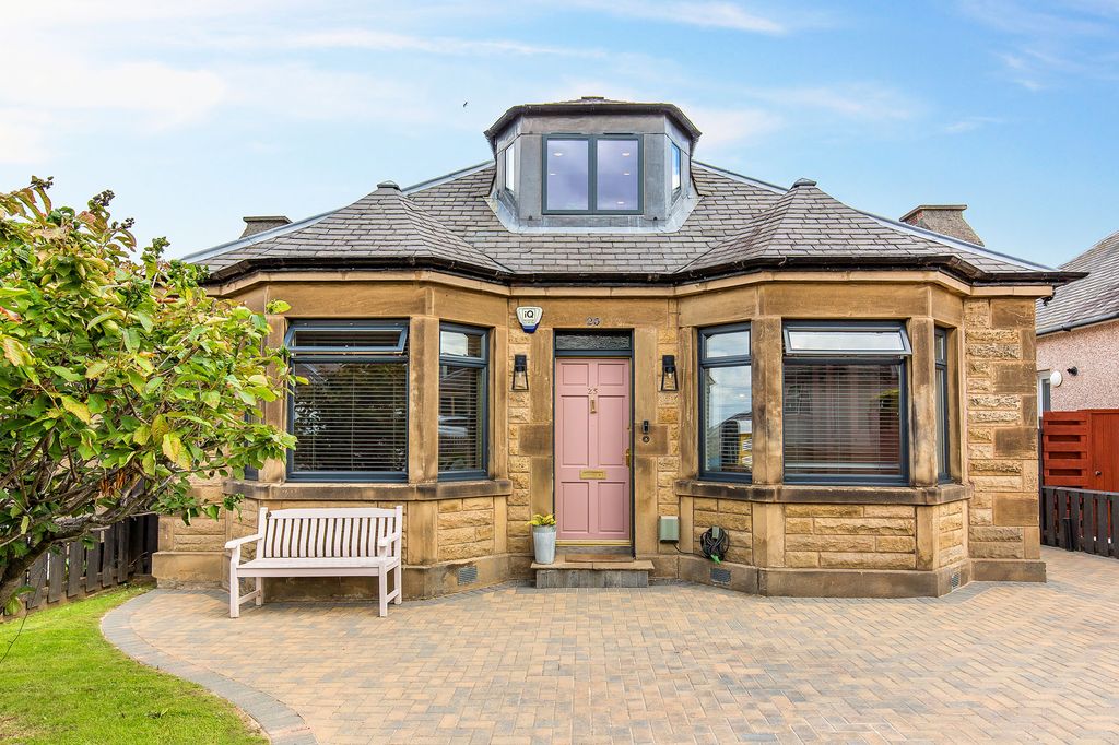 Property photo 1 of 32