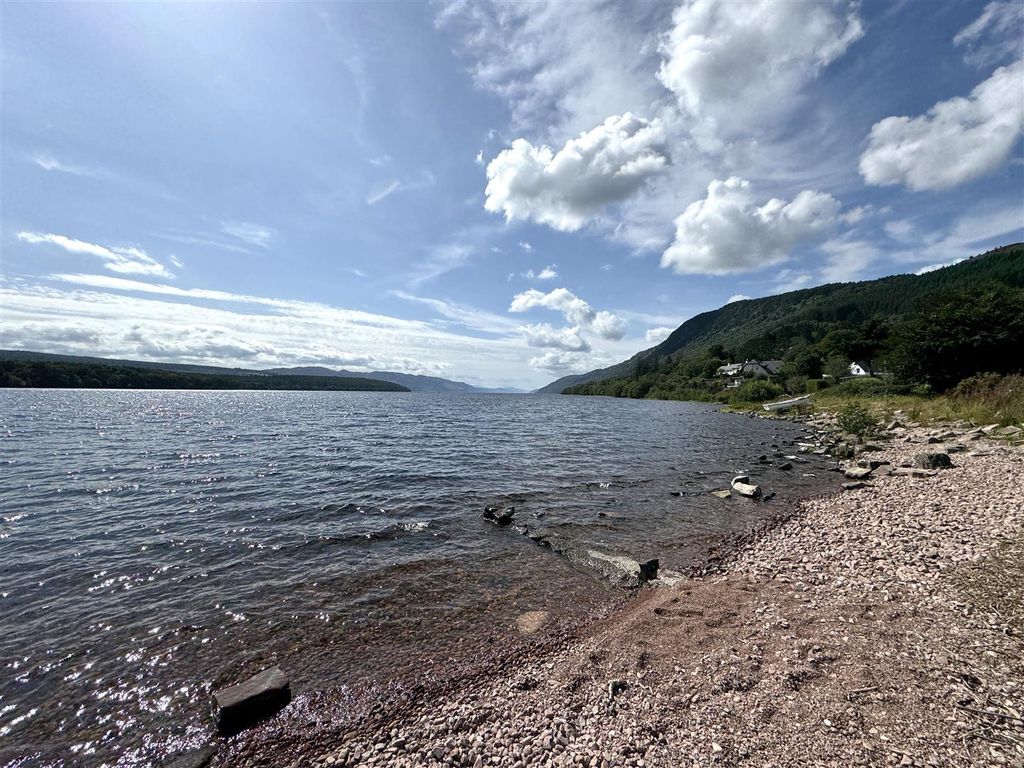 Property photo 2 of 17 Loch.Jpg