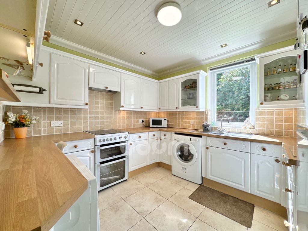 Property photo 2 of 21 Netherhill Road, Paisley Kitchen