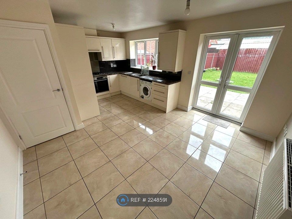 Property photo 2 of 11 Kitchen / Diner