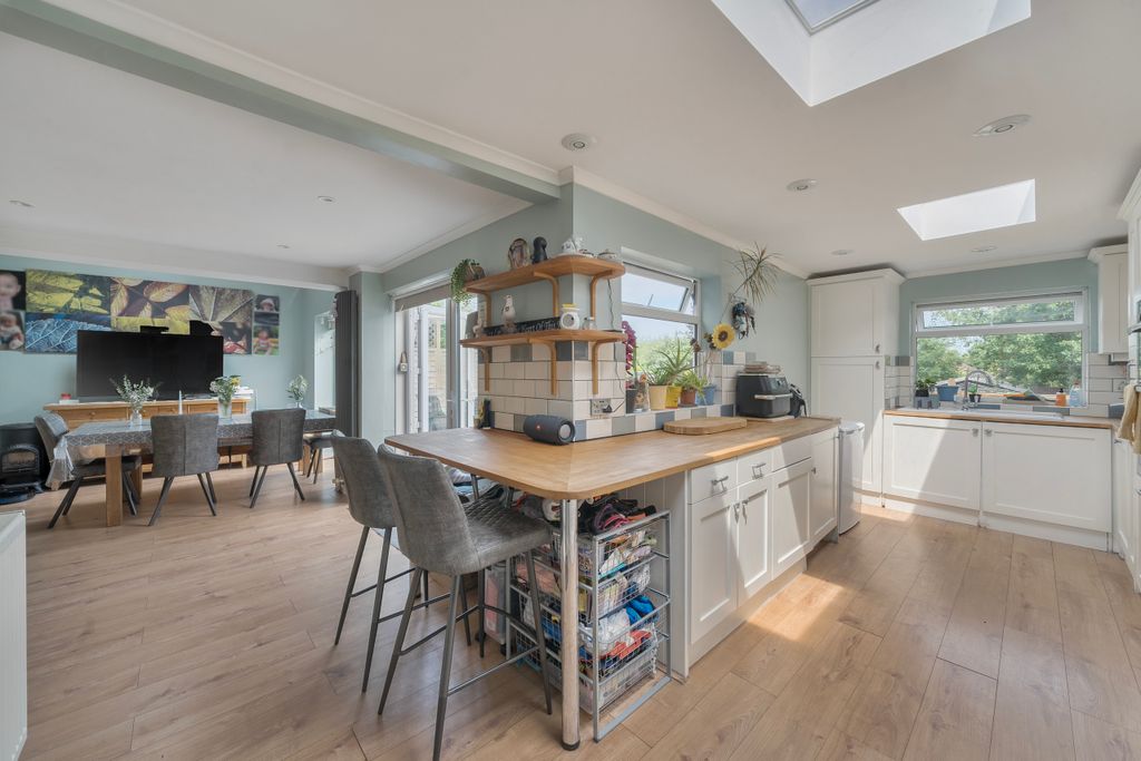 Property photo 2 of 19 Diningkitchen
