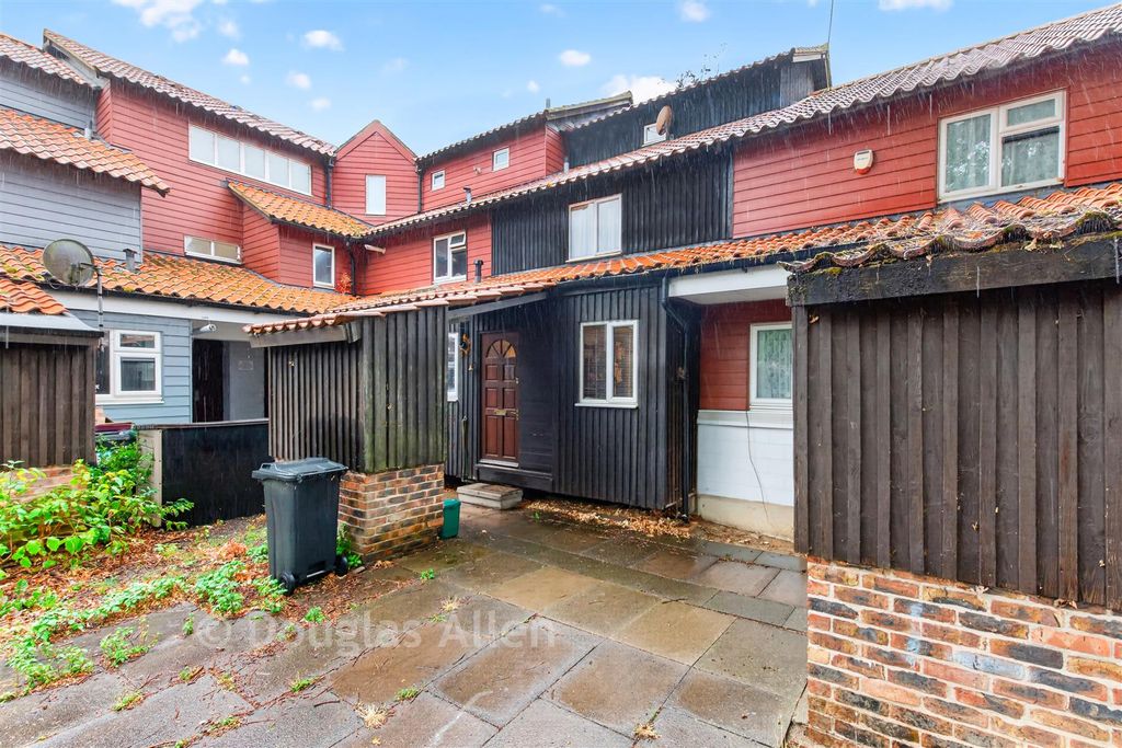 Property photo 1 of 10 Front