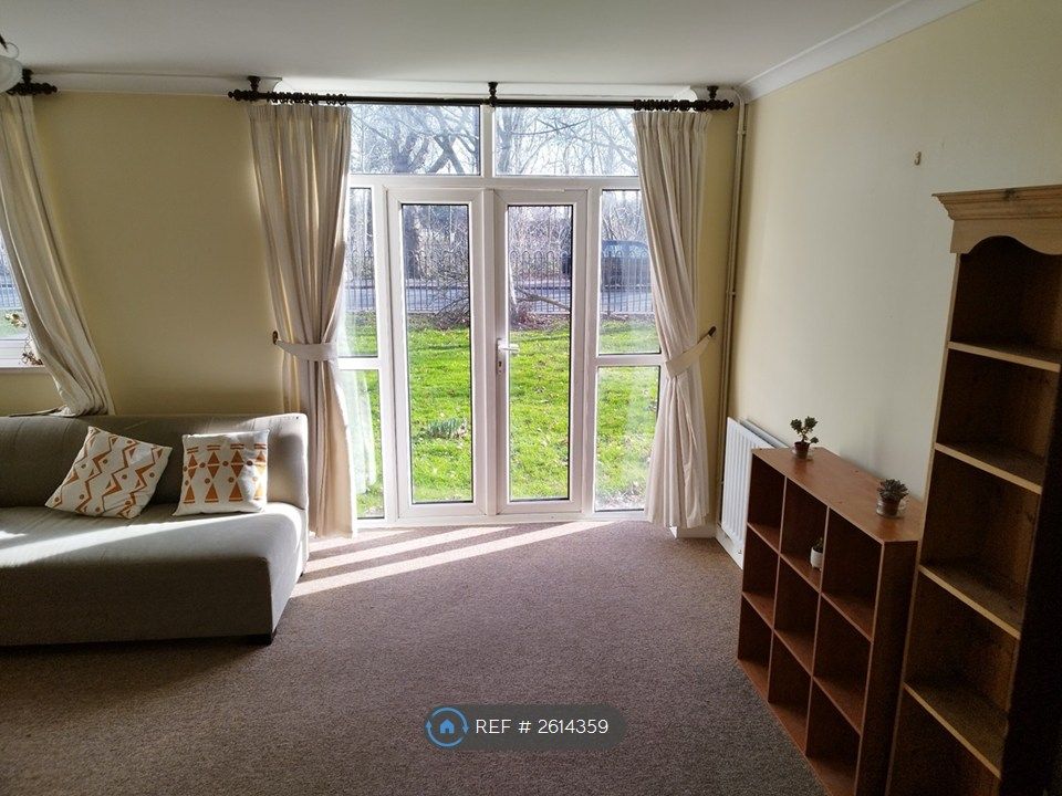 Property photo 2 of 18 Lounge/Access To Gardens