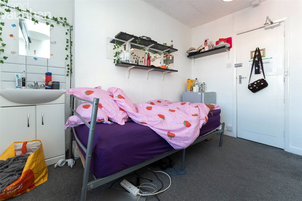 Property photo 2 of 11 Picture No. 24