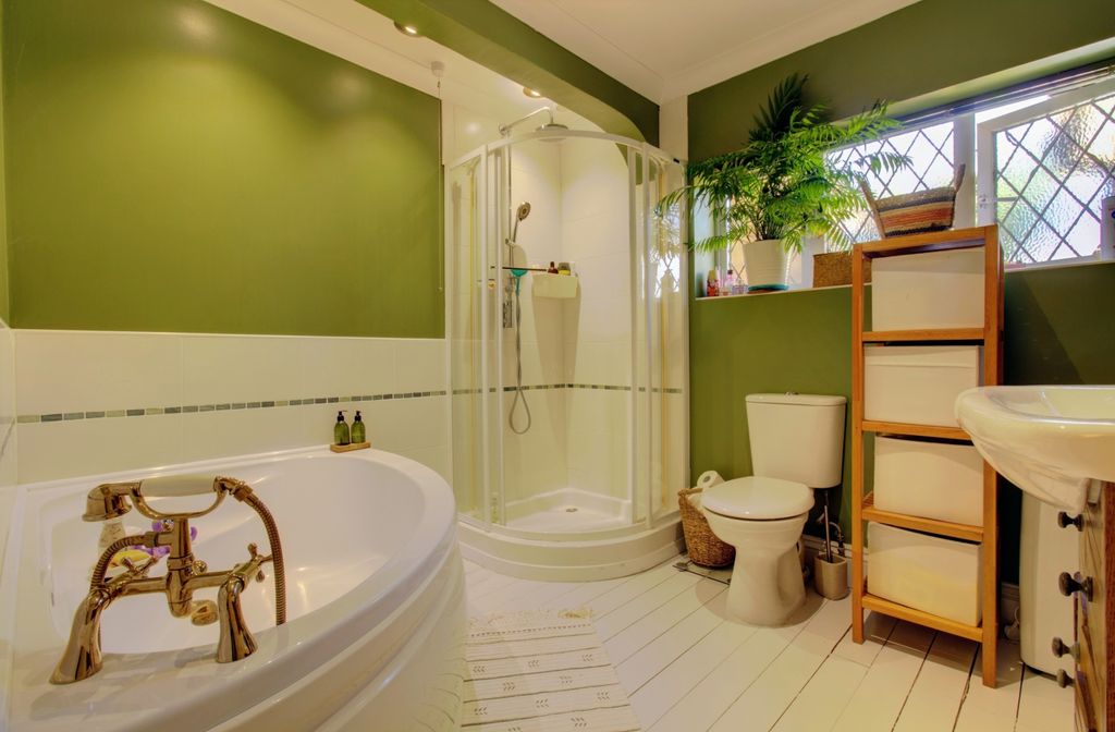 Property photo 3 of 18 Bathroom - Villiers Road - Matt Clinton Ewemove Ke