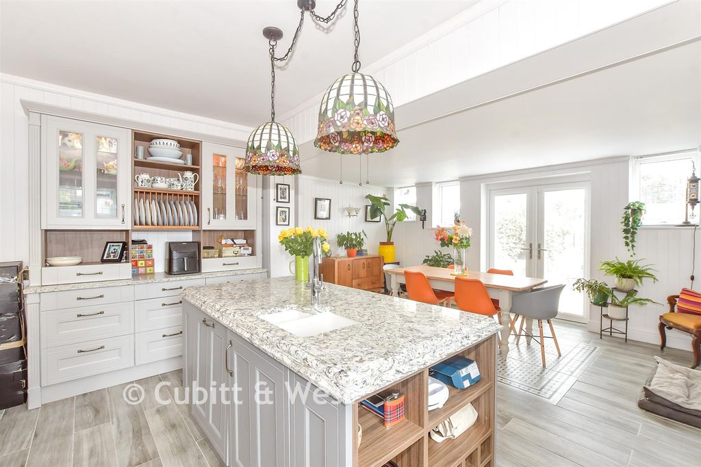 Property photo 1 of 18 Kitchen