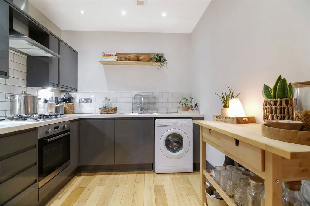 Property photo 3 of 16 Kitchen