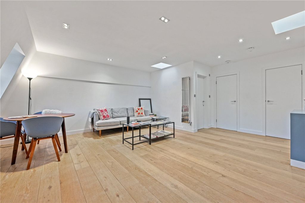 Property photo 2 of 8 Picture No. 10