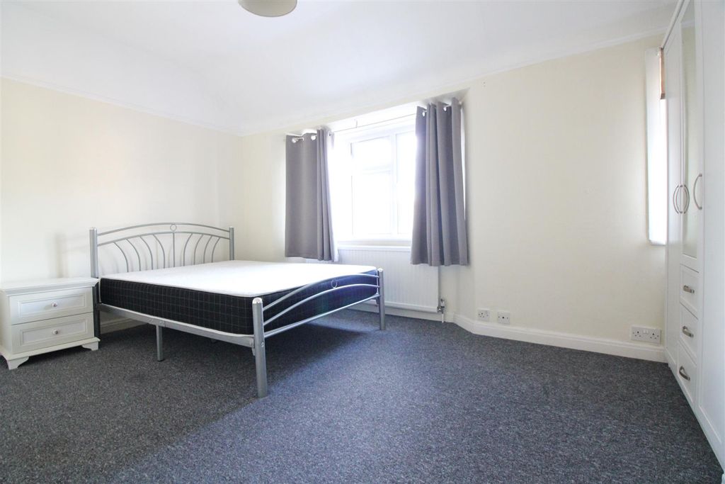 Property photo 1 of 10 Bedroom