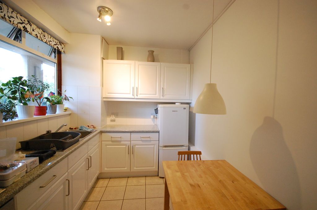 Property photo 2 of 4 Fitted Kitchen