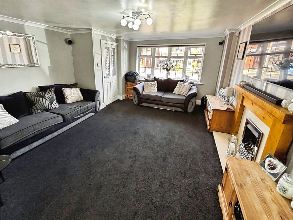 Property photo 3 of 18 Living Room