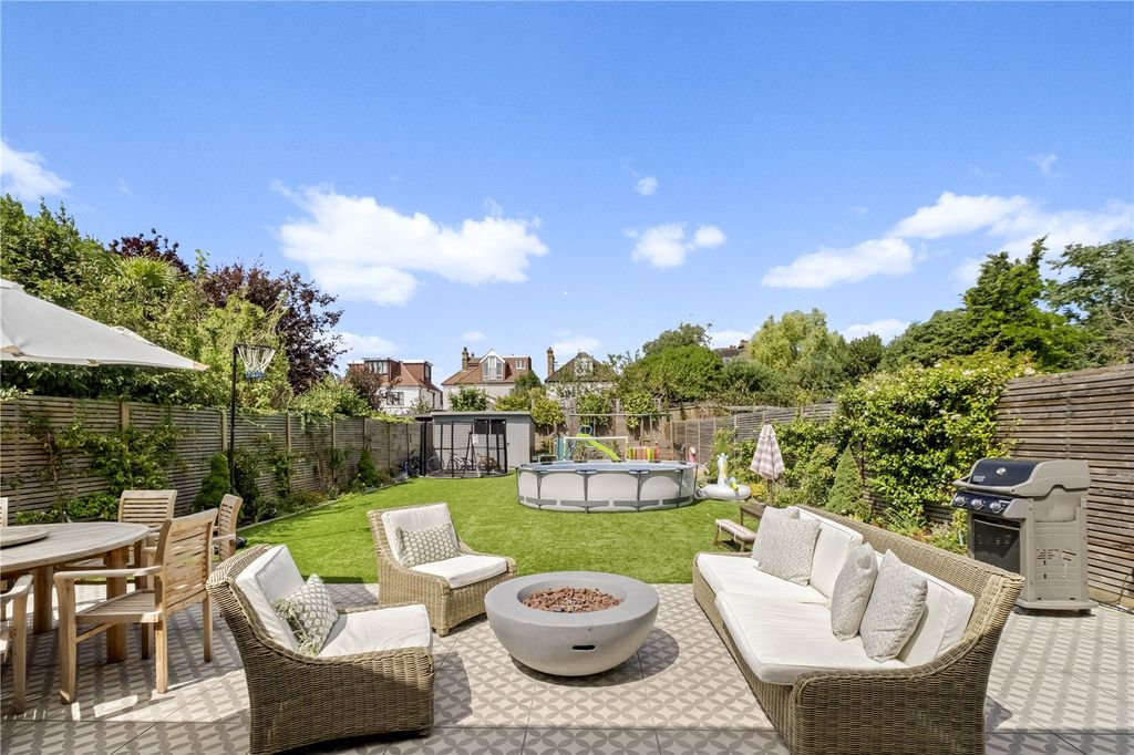 Property photo 2 of 23 Garden