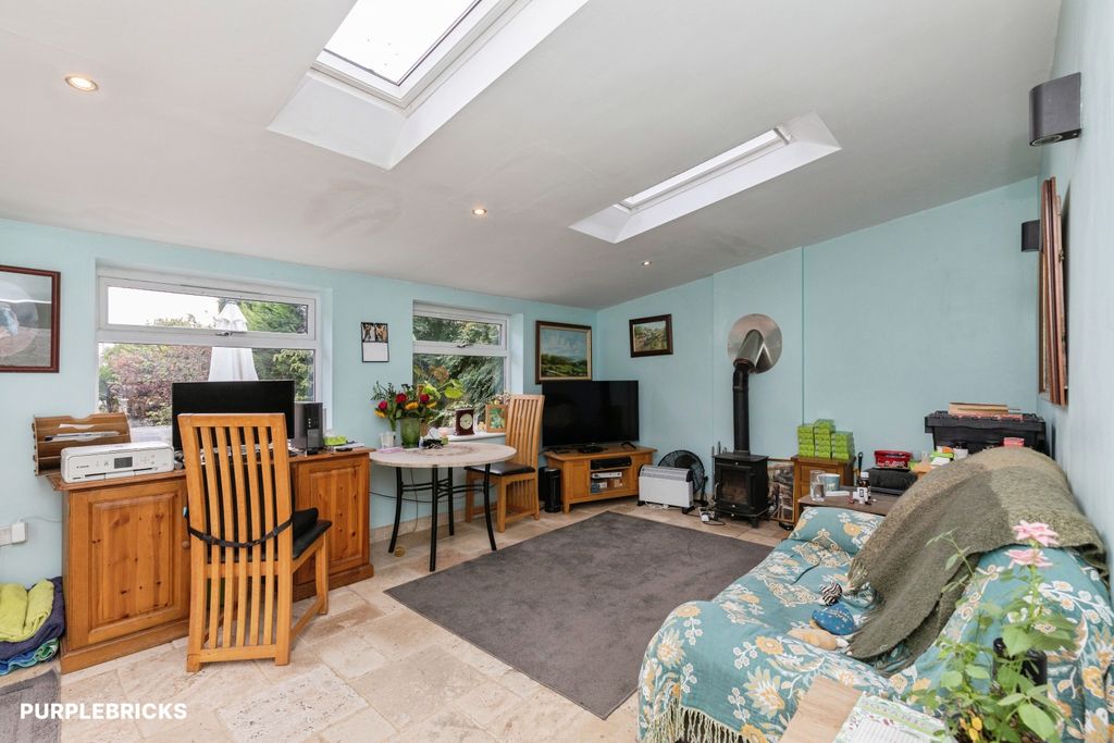 Property photo 2 of 22