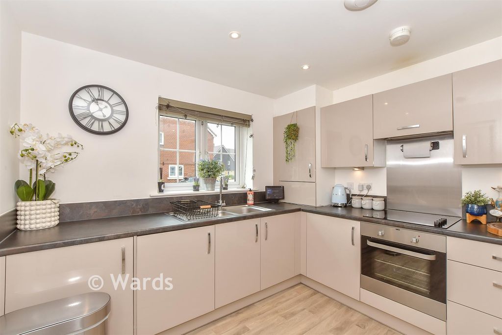 Property photo 1 of 17 Kitchen