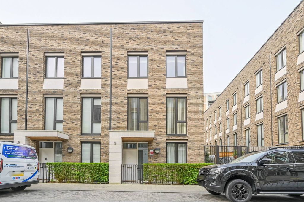 Property photo 1 of 24