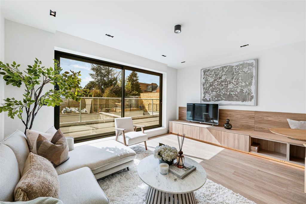 Property photo 1 of 16 Flat 3 -50 Creswick Road W3-1.Jpg