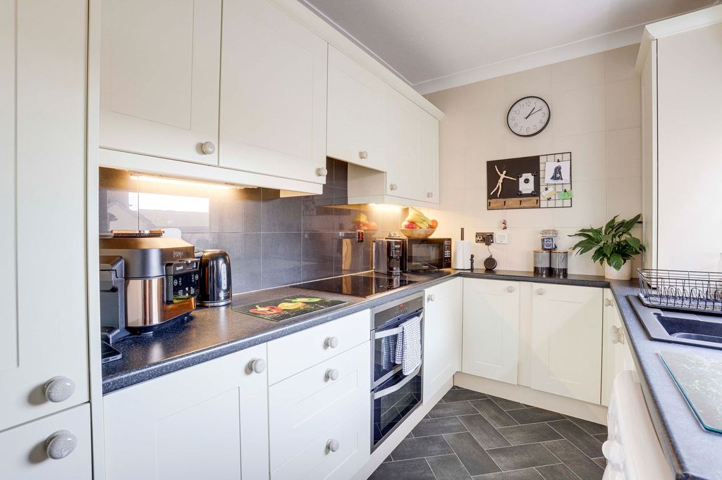 Property photo 3 of 23