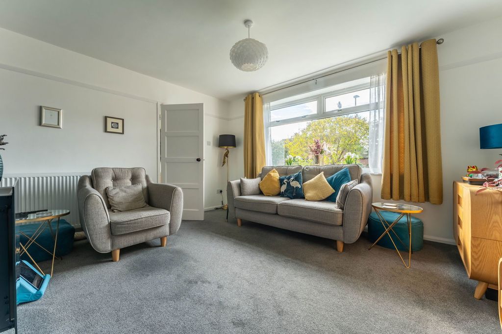 Property photo 3 of 17