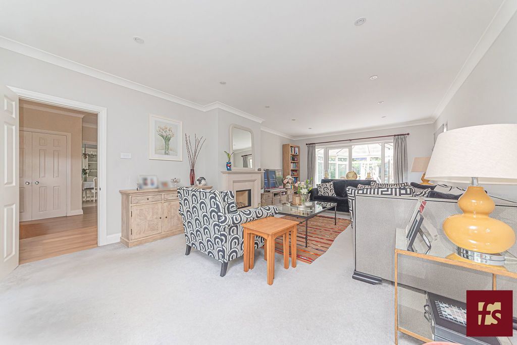 Additional image 10 of 5 bed detached house for saleTalisman Close, Crowthorne, Berkshire RG45