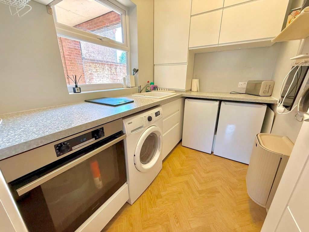 Property photo 3 of 12 Kitchen