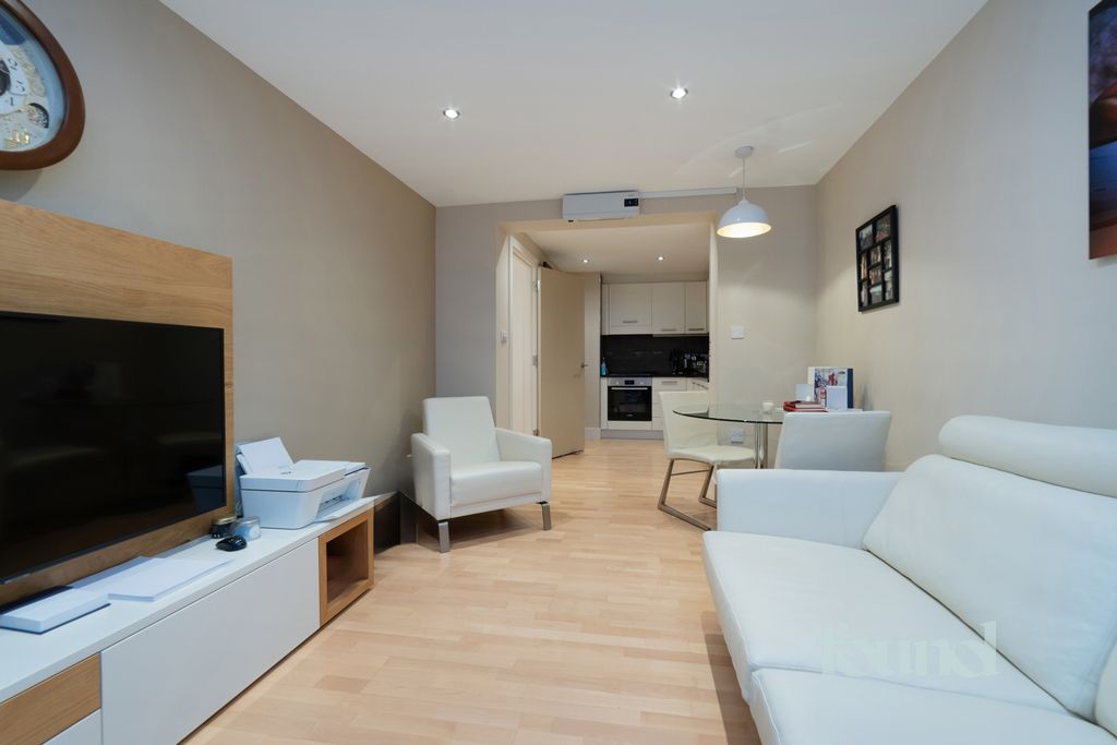 Property photo 2 of 17 Photo 5