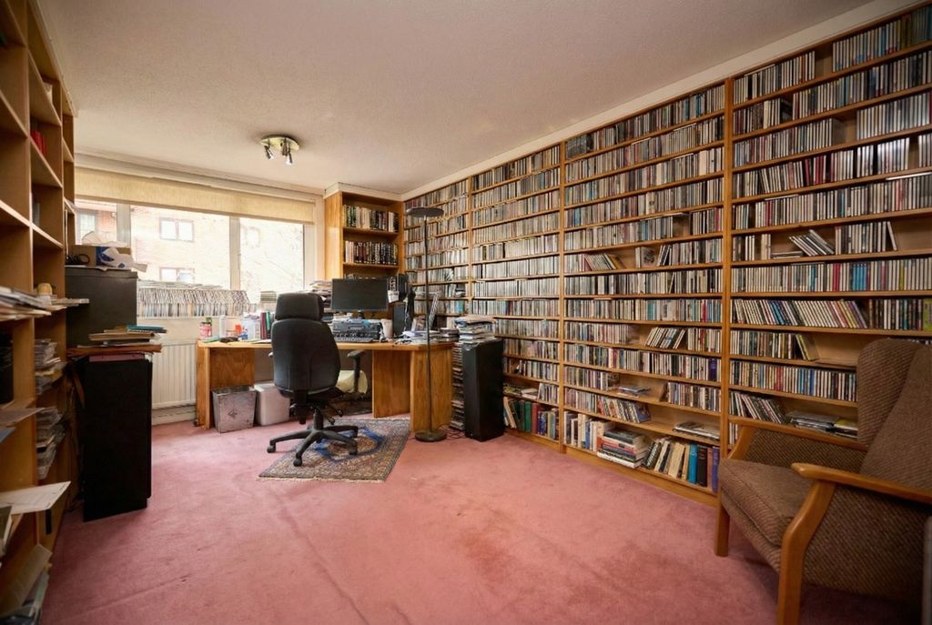 Property photo 1 of 23 Picture No. 10