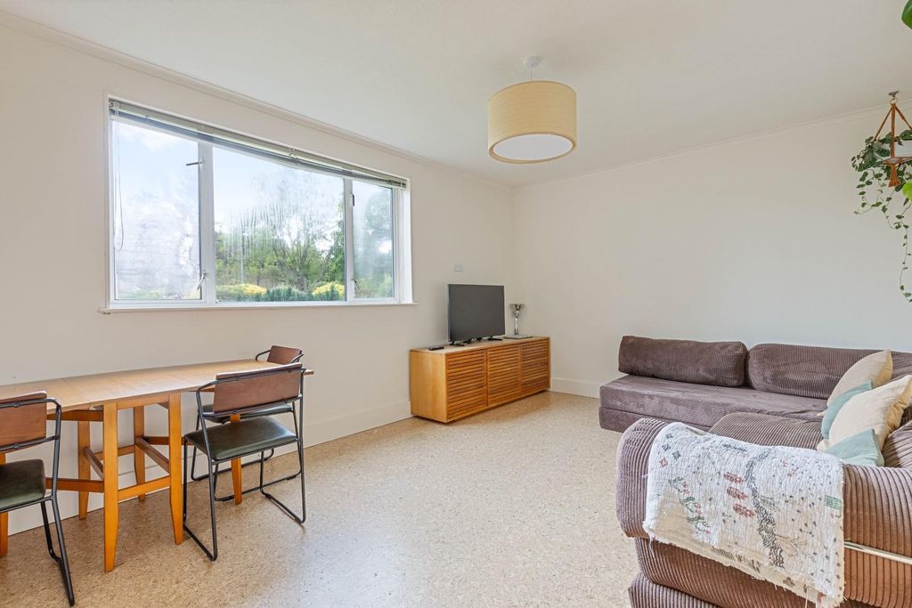 Property photo 2 of 12 24 Border Road, Se26 - 5.Jpg