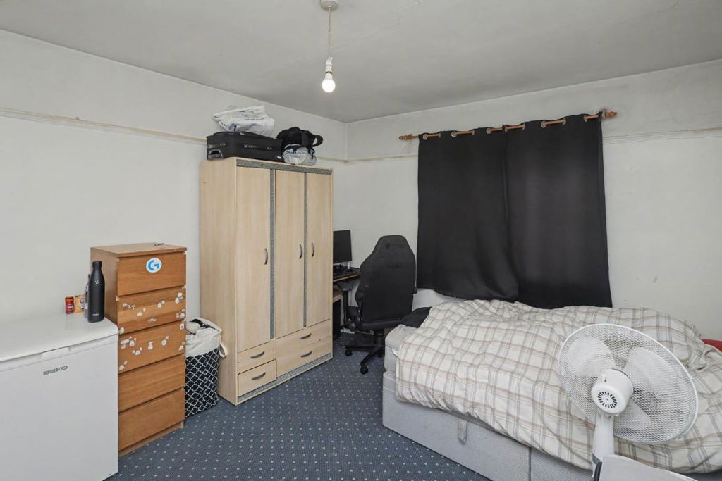 Property photo 3 of 6