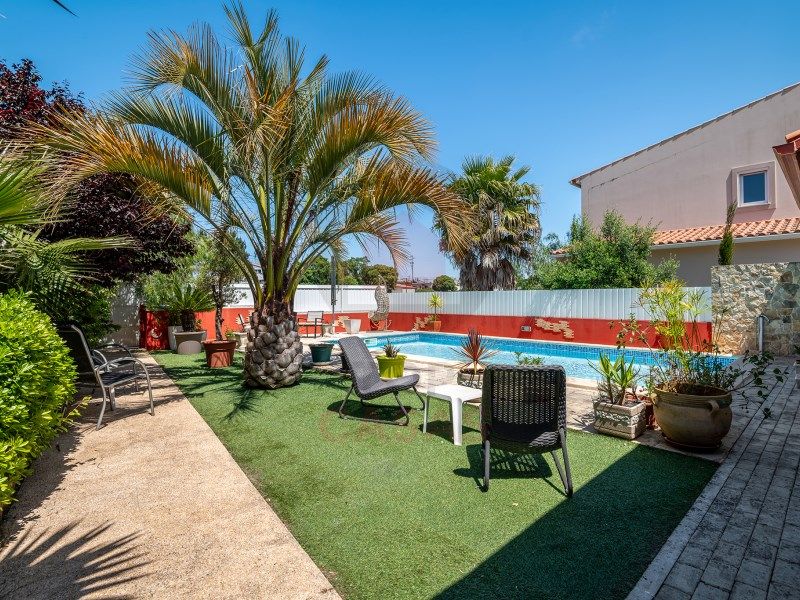 Property photo 2 of 32
