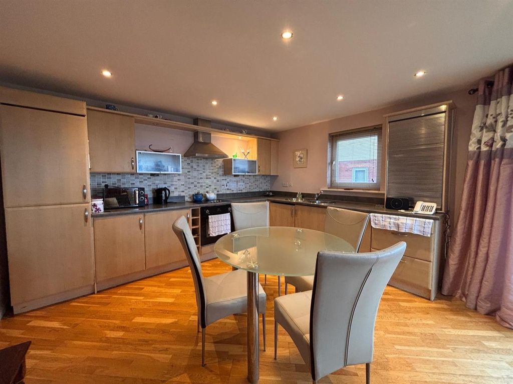 Additional image 8 of 2 bed flat for salePentre Doc Y Gogledd, Llanelli SA15