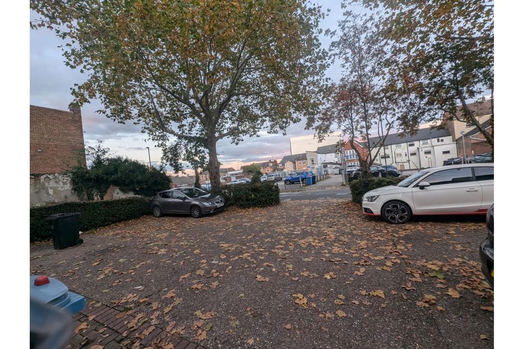 Property photo 3 of 12 Parking