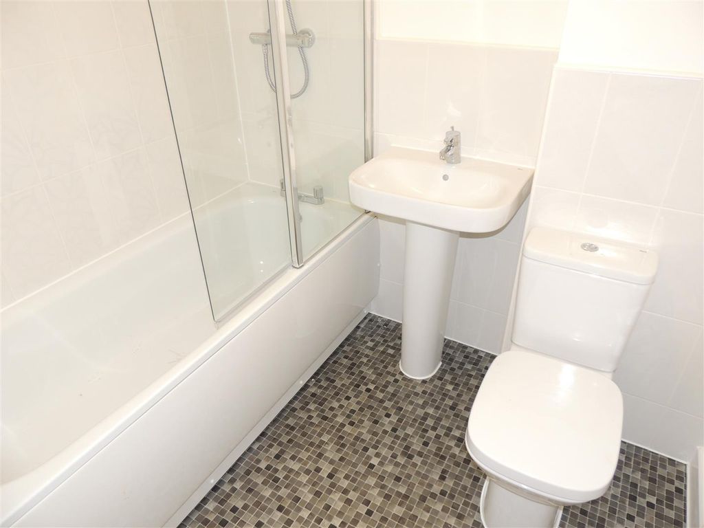 Property photo 3 of 13 Bathroom