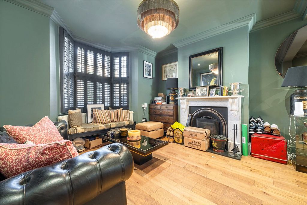 Property photo 3 of 18 Reception