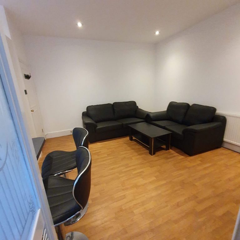 Property photo 3 of 6 Gallery