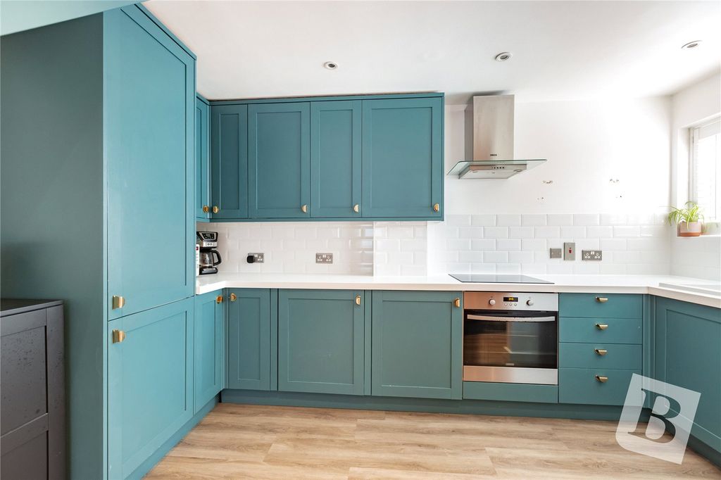 Property photo 2 of 7 Kitchen