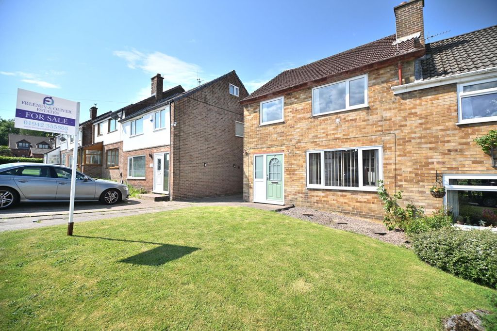 Property photo 3 of 23 17 Taywood Road, Hunger Hill, Bolton, Bl3 4Sj