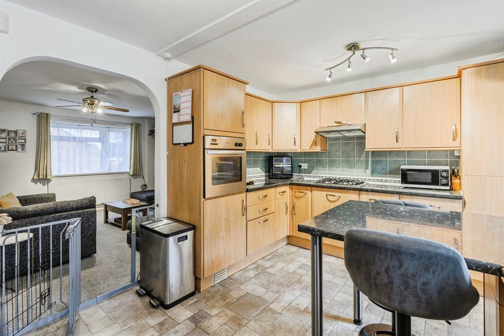 Property photo 3 of 18