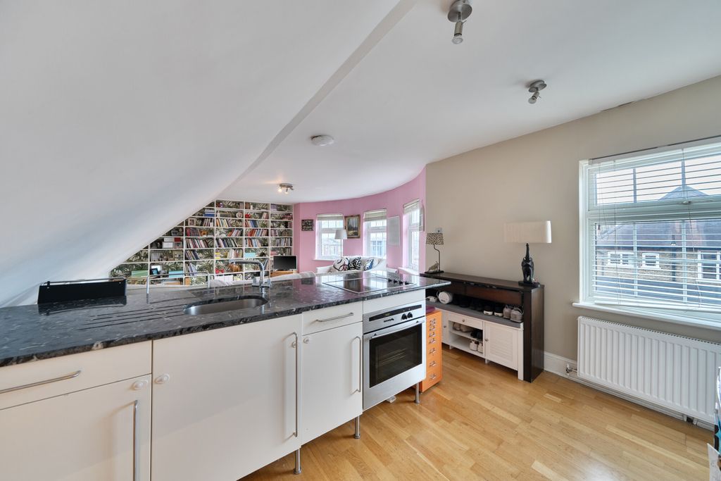 Property photo 3 of 17 Kitchen