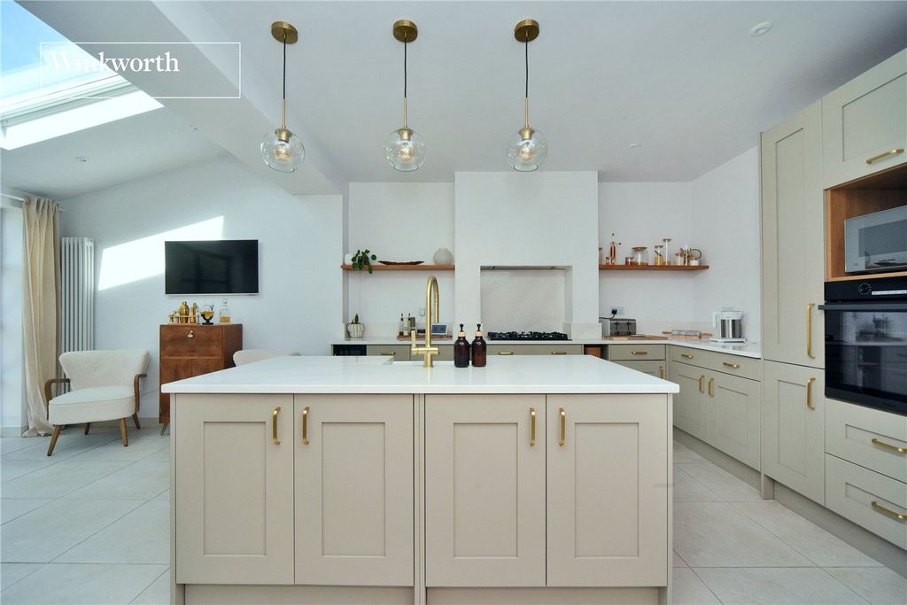 Property photo 2 of 21 Picture No. 02