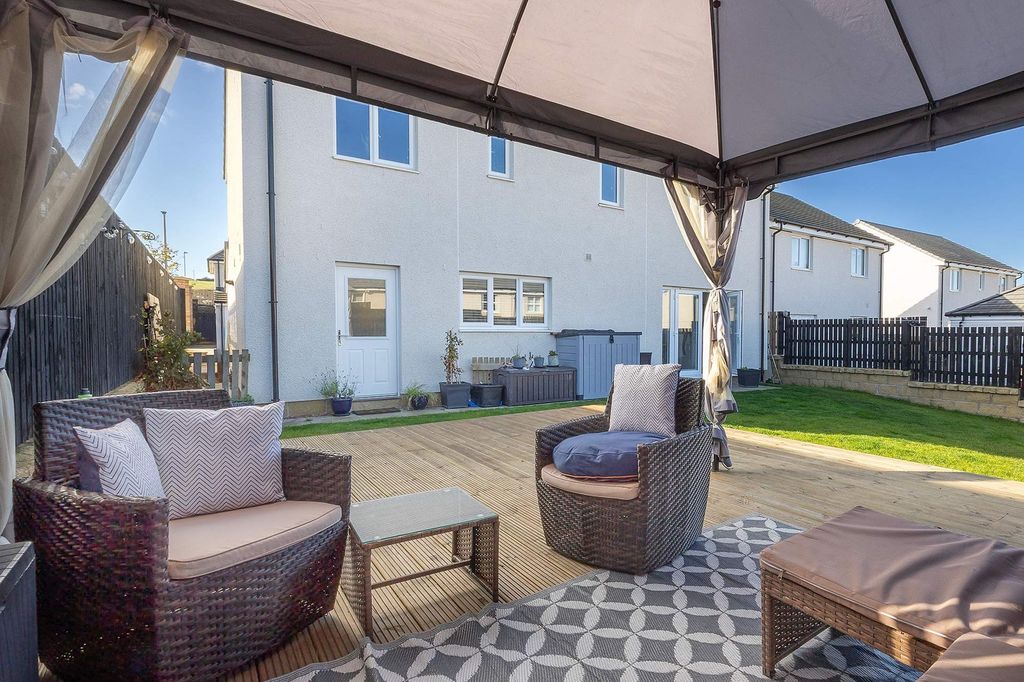 Property photo 2 of 23 Garden