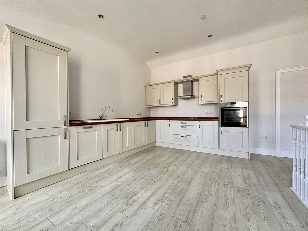 Property photo 2 of 17 Picture No. 26