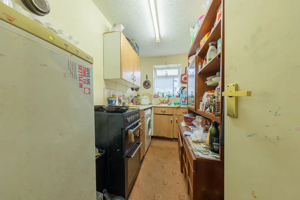 Property photo 2 of 19 Kitchen